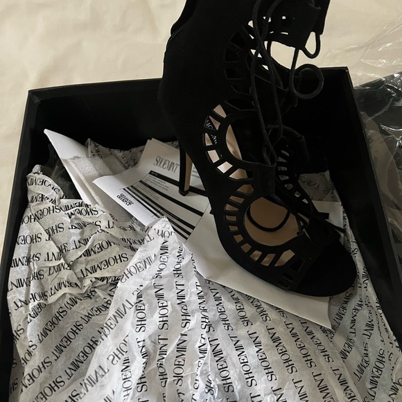 Brand New In Box. Black Lace Up Heels. Size 7 - Picture 6 of 9